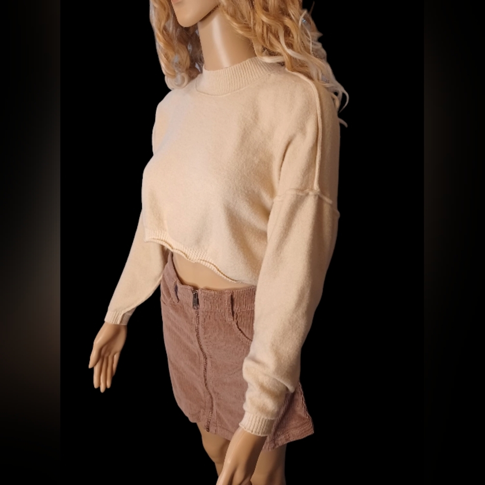 Double Zero SIZE M Cream Cropped Sweater